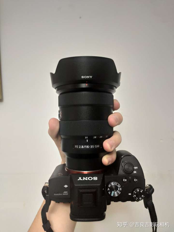 索尼a7r4配16-35gm2.8还是24gm1.4 551.8?
