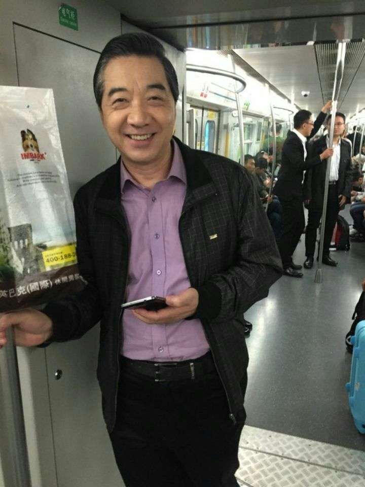 如何评价局座张召忠的衣着?