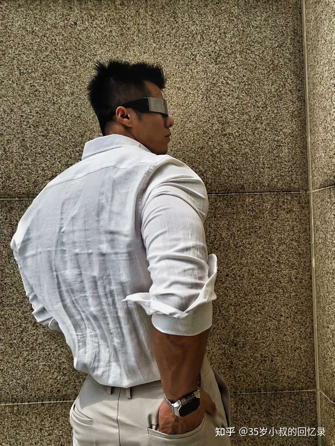 的想法: 这能算虎背熊腰吗 #帅哥# #强壮# #摆拍# - 知乎