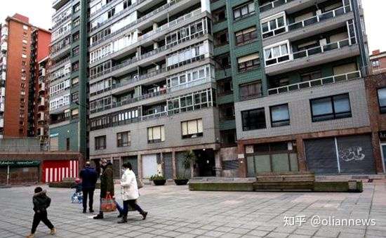 西班牙1栋建筑物发生群体感染致33人确诊6人死亡 知乎