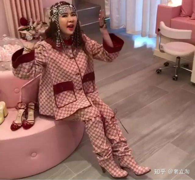 日本富婆被誉为u201c古驰女王u201d,珠宝钻石挂满,全身上下全是GUCCI - 知乎