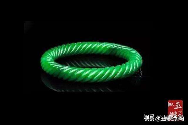 天价翡翠比比皆是,最贵的翡翠手镯一亿元好像也不是什么特别惊奇的