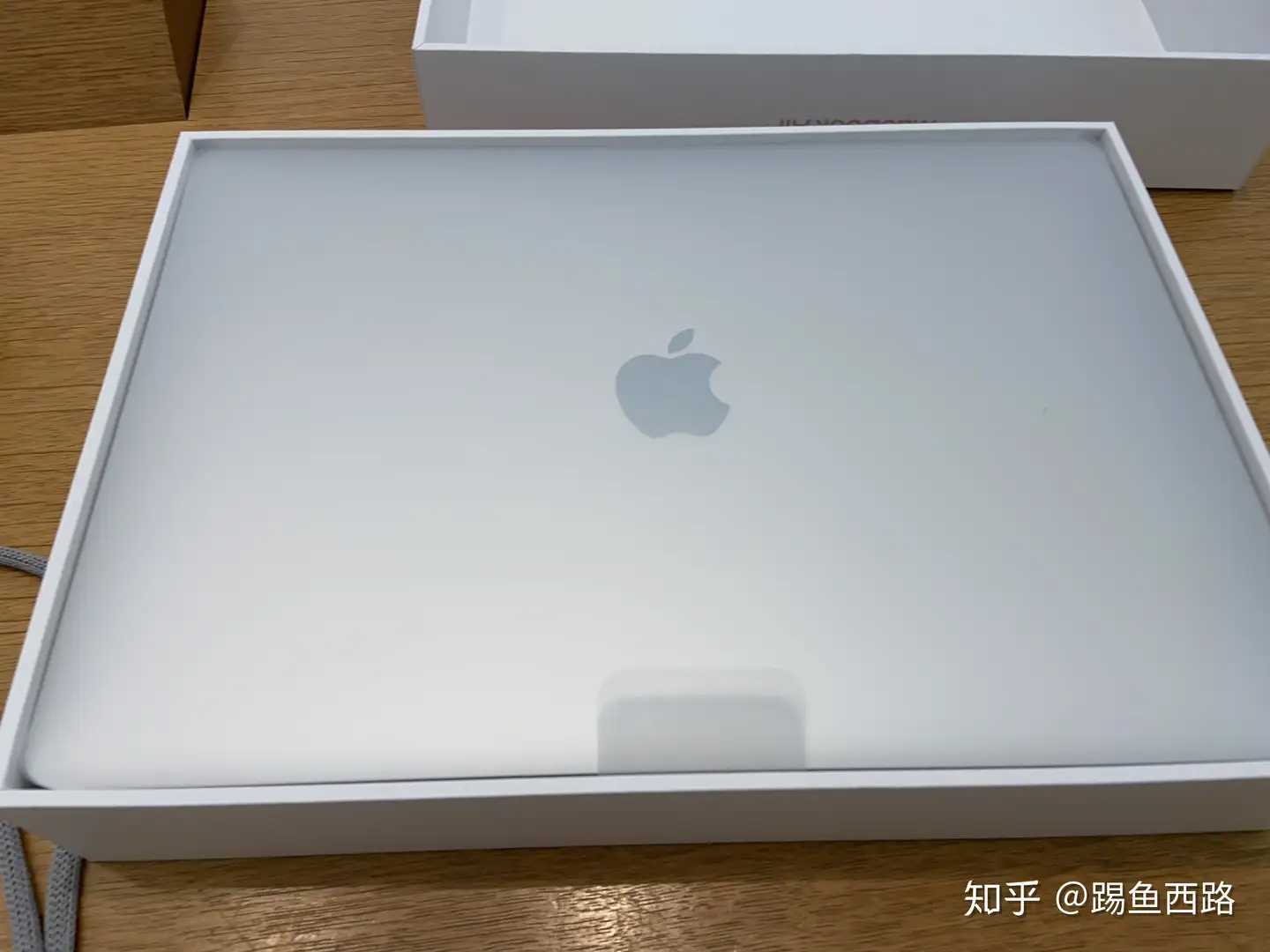 MacBook Air (M1, 2020) 乞丐版上手体验- 知乎