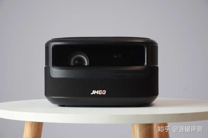 你的客厅观影新装备坚果v10智能投影仪上手评测