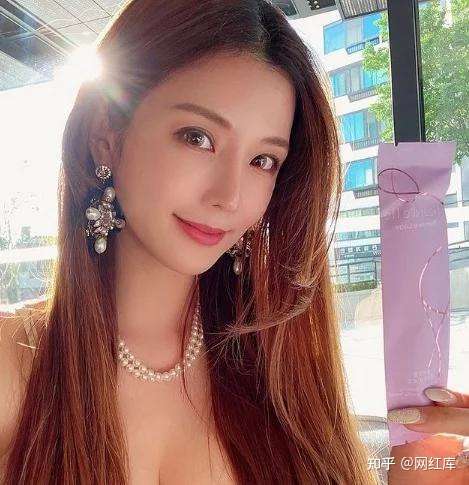 她是女神级健身网红，拥有“香肩美背”，气质超好 Facebook-第2张