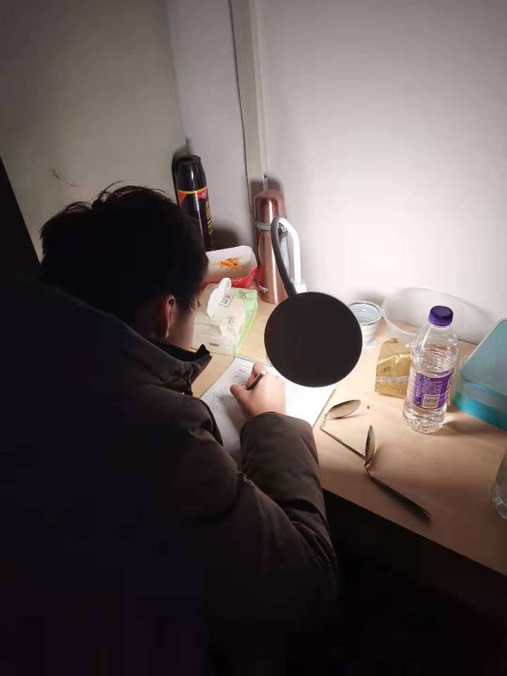 杭州中考复读再次出航为明日挑灯夜读且自知