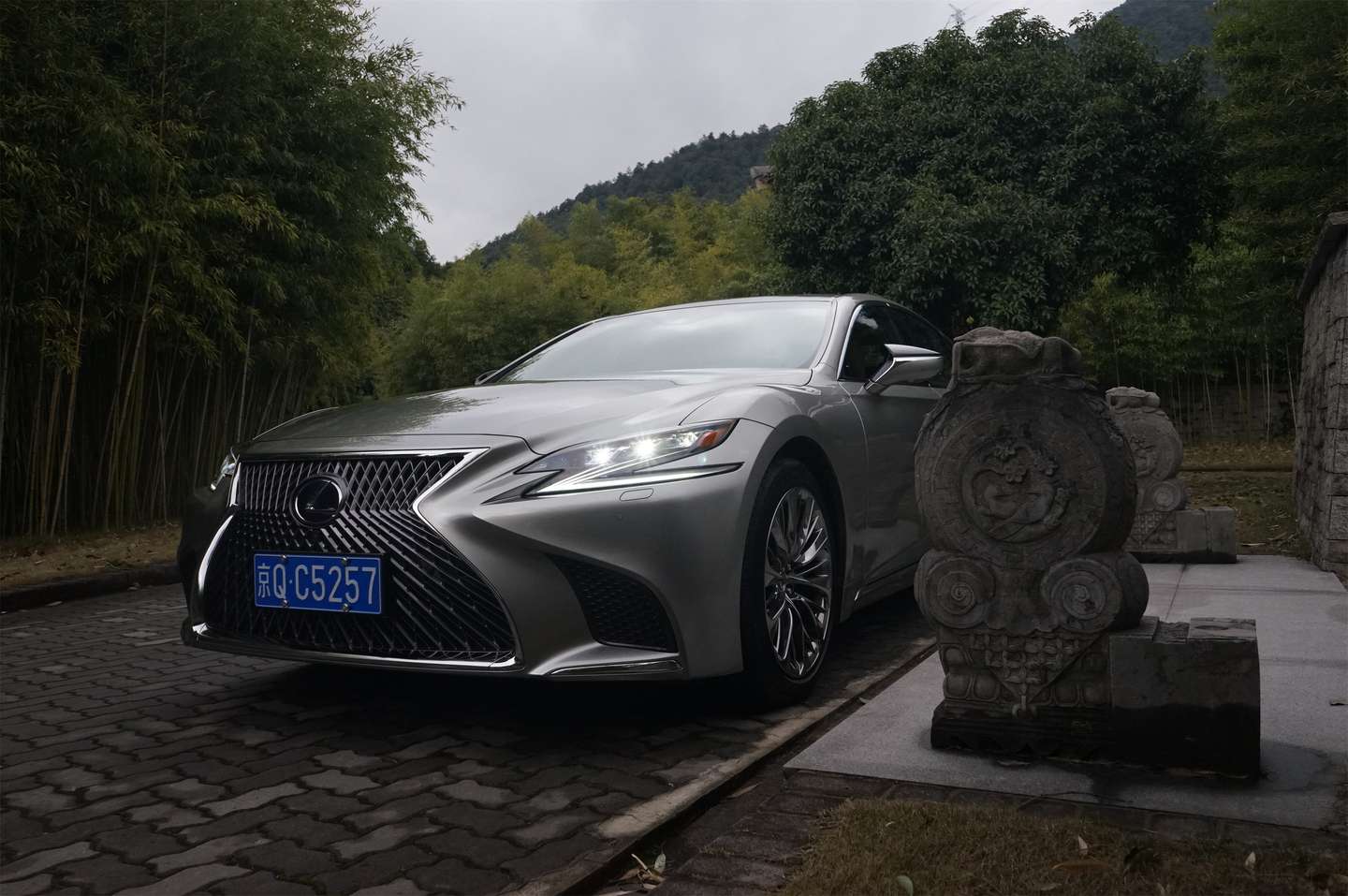 过减速带没感觉的车有2台 一台是奔驰s级 另一台就是它 知乎