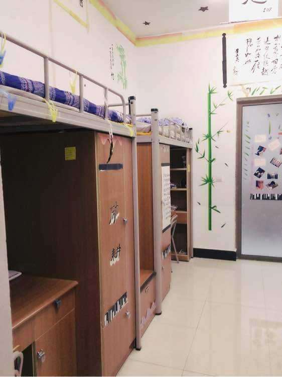 遵义医科大学的宿舍条件如何?校区内有哪些生活设施?