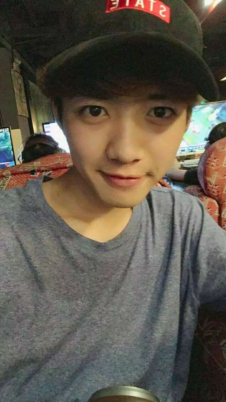 有哪些不知名的男生照片让你念念不忘,想知道他名字?