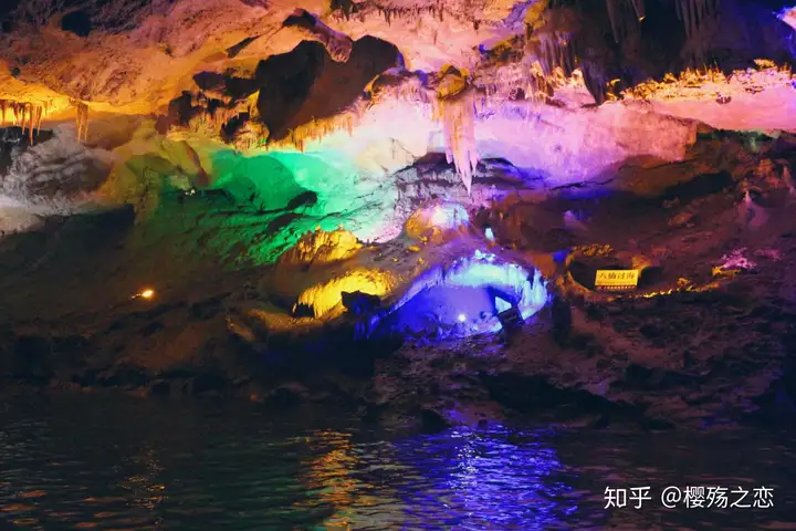 世界上最大的充水溶洞，全长3000米，被誉为“最美旅游洞穴”之一