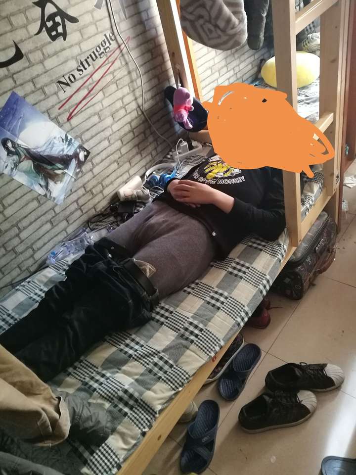 男生寝室真实照片图片
