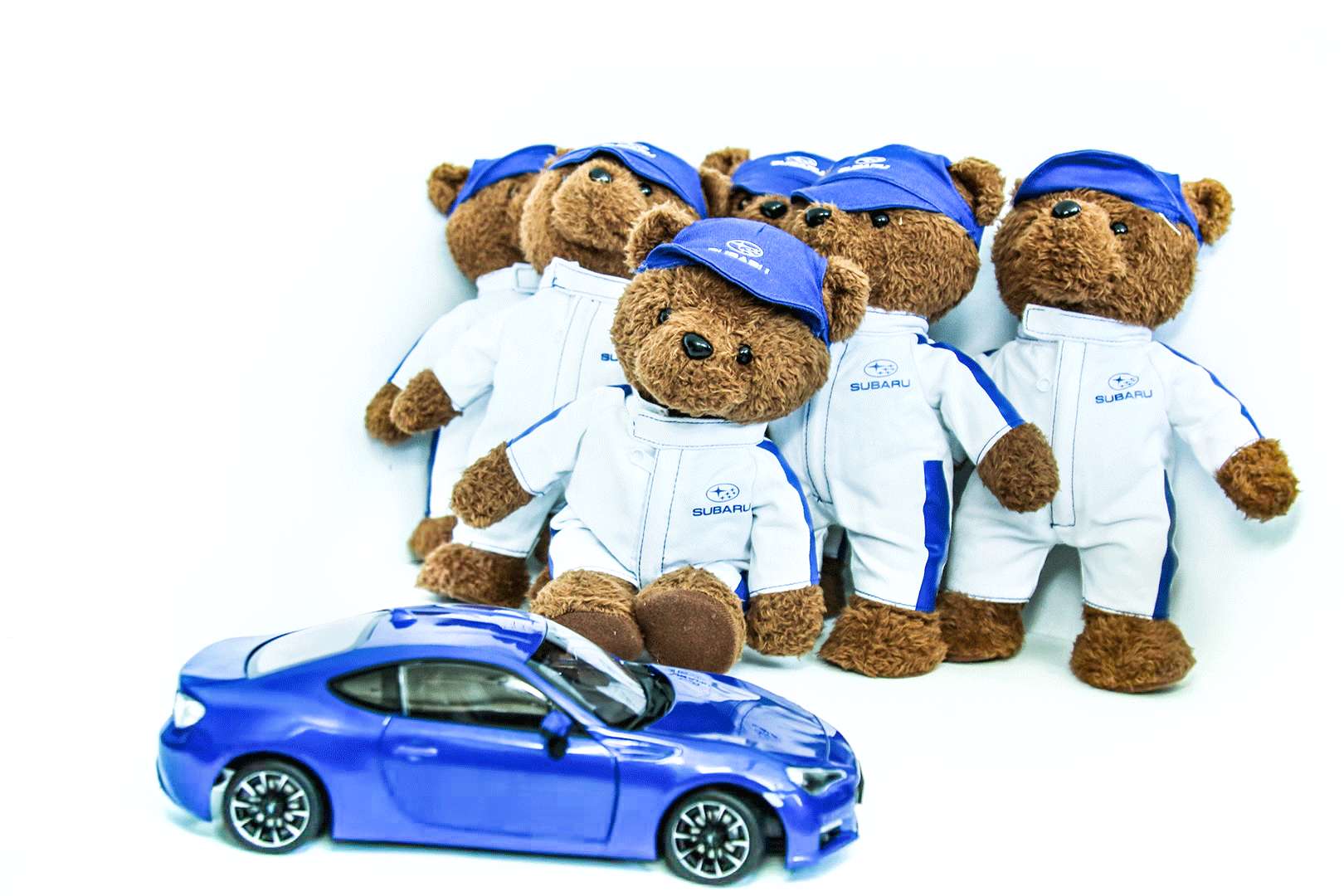 车模和斯巴鲁小熊爱想要