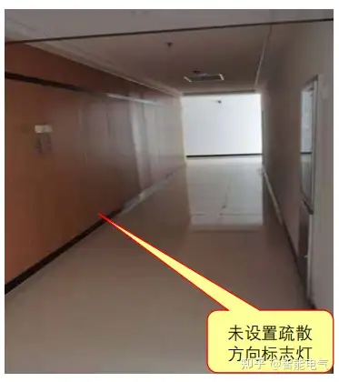 图示 1】;多处联通走道内未设置疏散方向标志灯【图示 2】;袋形走道处