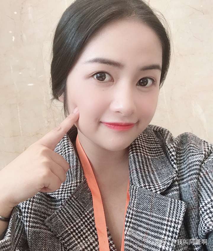 为什么现在漂亮的女生喜欢晒自拍?