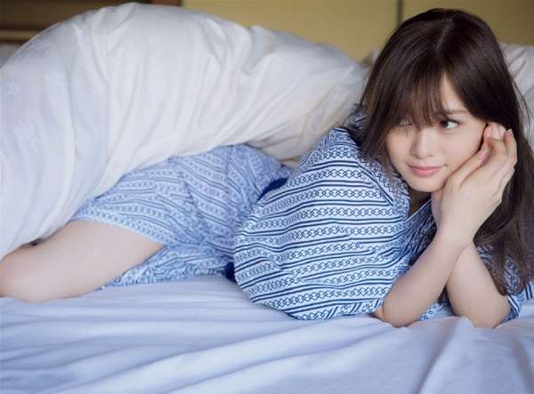 第一次心动买了白石麻衣小姐姐的写真集