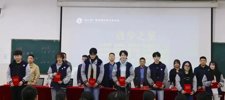 【活力校园】乐育五色铸根基 表彰先进启新程 | 富阳校区春季开学典礼暨表彰大会(图5)