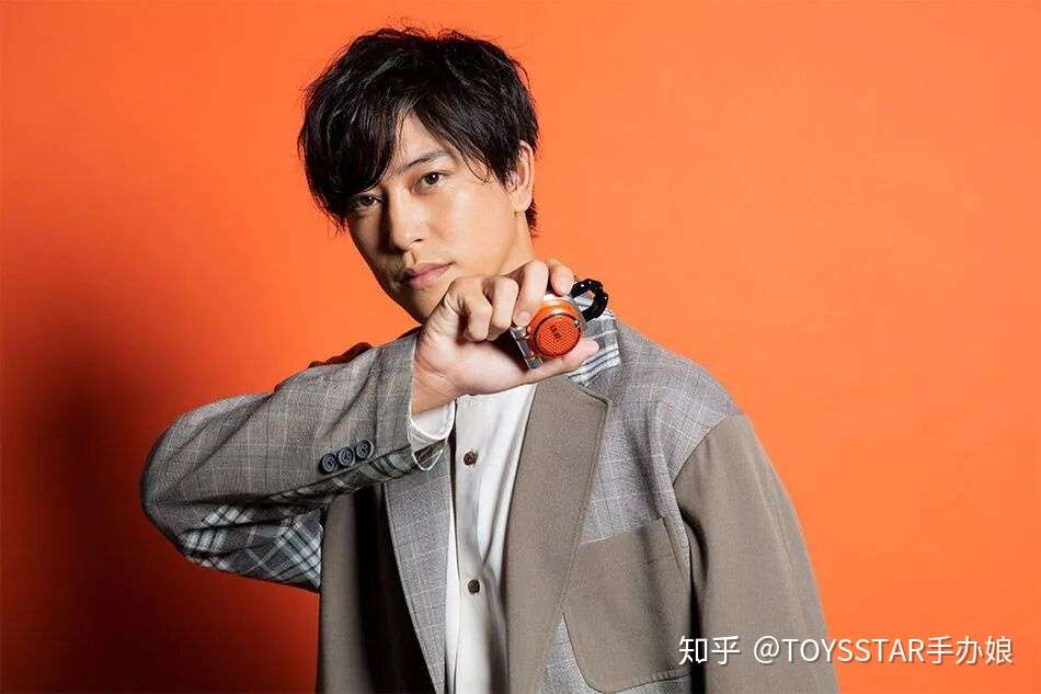 假面骑士铠武 Csm宣传纪念 主演佐野岳 小林豊为其打call 知乎