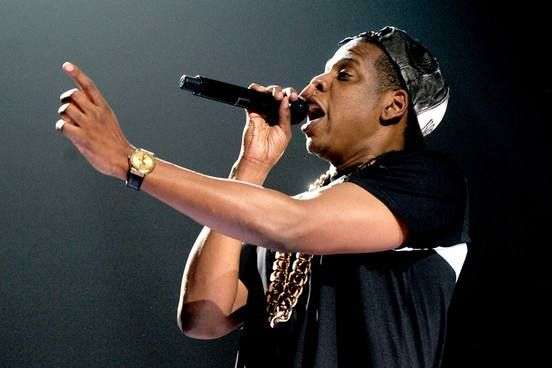 rapper唱rap时用食指挡住鼻子有什么特别的用意吗…是挡鼻息吗?