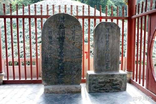 诸葛亮死后遗体是先运回成都再葬定军山的呢,还是直接从五丈原到定军