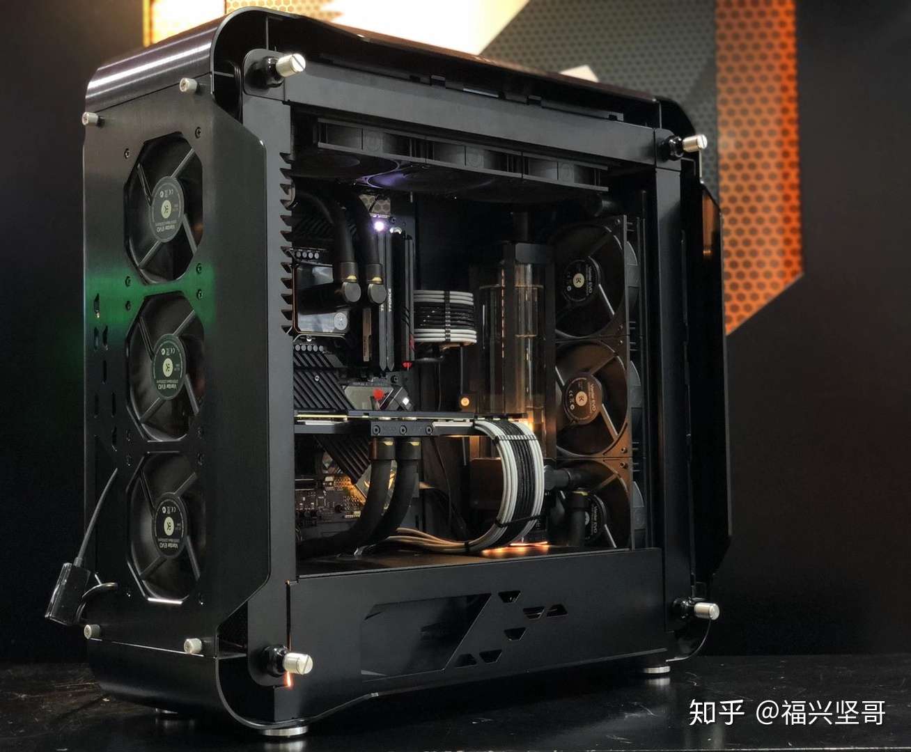 福兴坚哥聊电脑 的想法: 低调奢华的迎广925 ek水冷方案 - 知乎