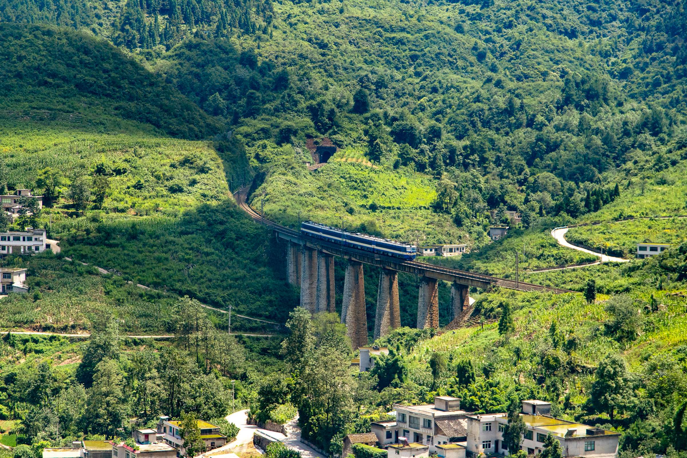 仿生玉米 的想法: #我镜头下的列车# 川黔线,西南交通运输… - 知乎