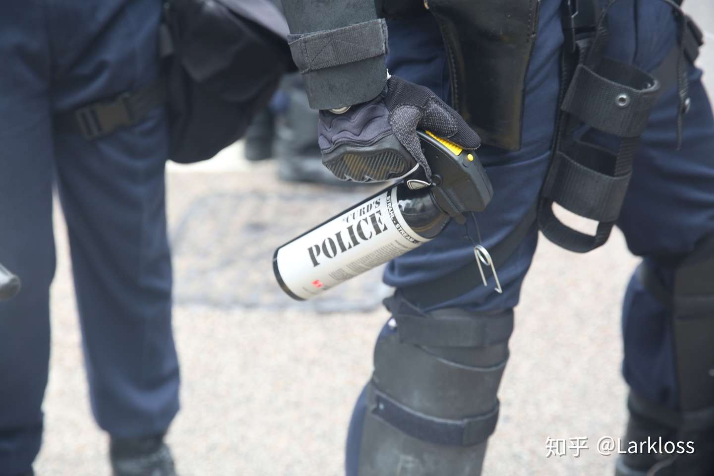 香港警队催泪弹装备及使用 知乎