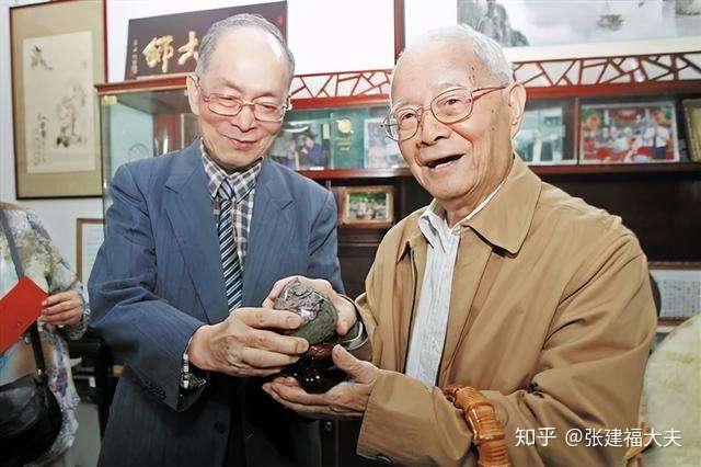 生活压力大须发早白头发稀疏大量脱落名医张步桃有话说