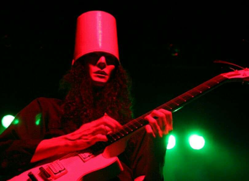 axl.rose为什么要这么严肃呢?