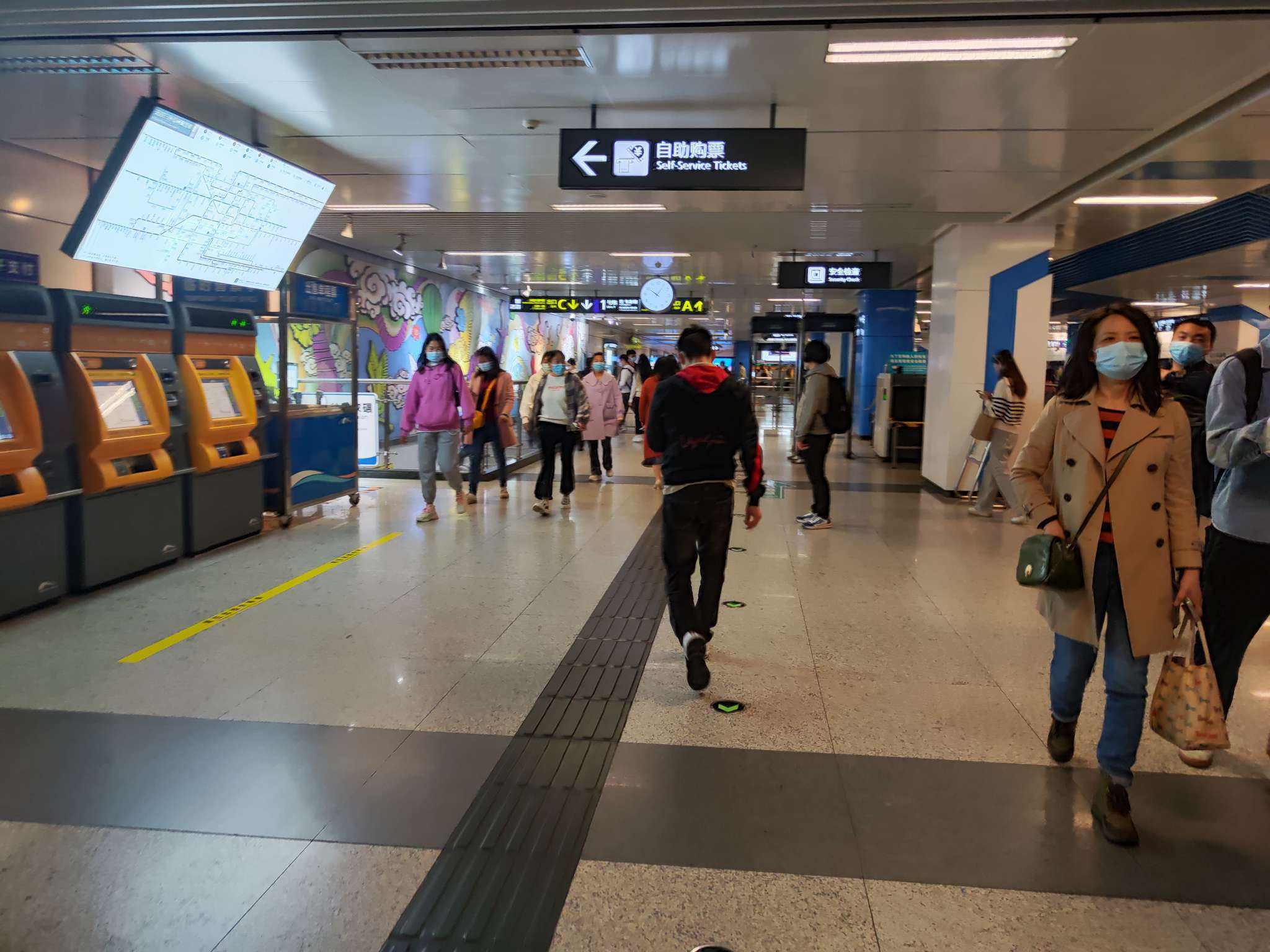 地下铁 的想法: 地铁站 | #地铁车站 天府三街站十点左右… - 知乎