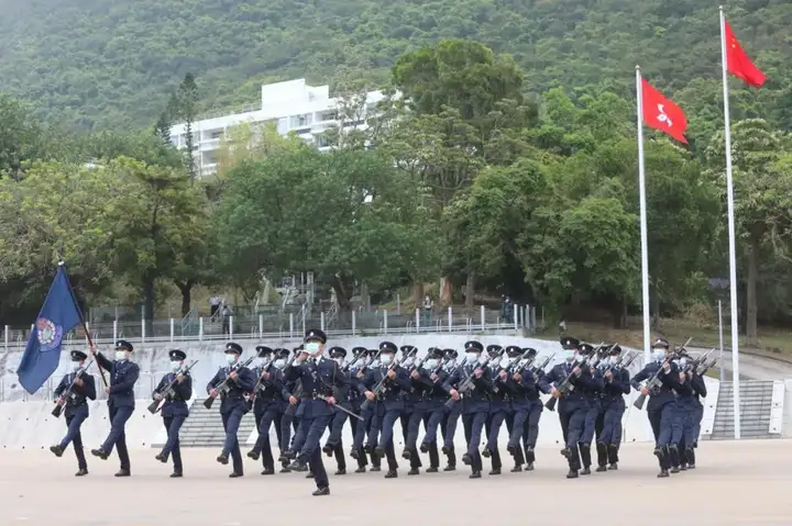 香港国庆升旗：方队中式步操入场（香港升旗步伐） 第2张