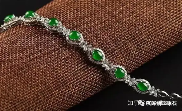 金镶玉手镯！那么美的翡翠为什么没人敢买？ 