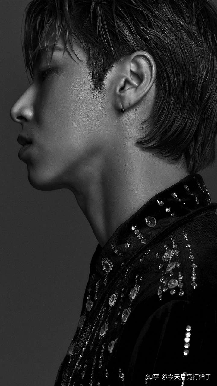 即使不是粉丝也要说一句瑞思拜的程度 ⑤superjunior的金希澈 这位哥