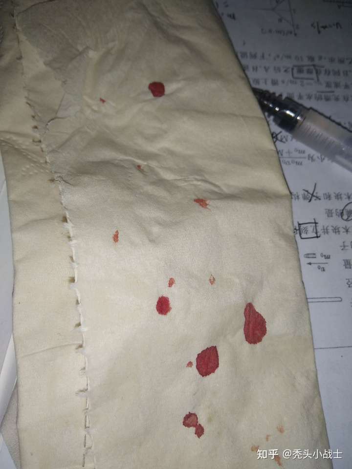 鼻翼上长了一个肉疙瘩 痘状 怎么去除?