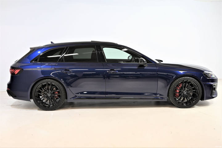 新款奥迪rs4旅行版有颜值有性能真香啊