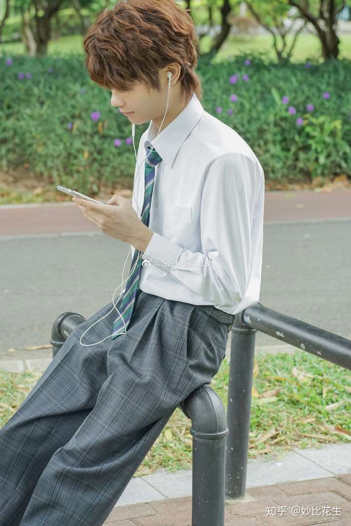 男生很想买一套dk制服该怎么进行选购和搭配呢