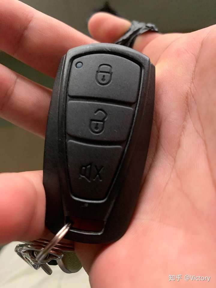新买了一个雅迪电动车g5石墨烯版本钥匙咋用啊