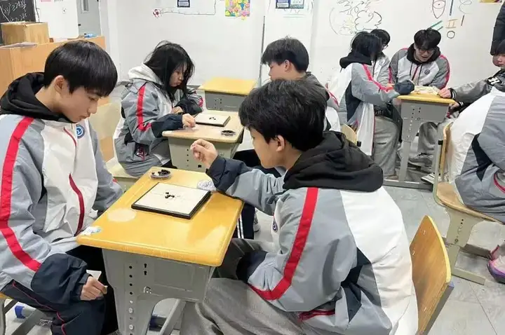 棋思妙想 弈动校园 | 塘栖校区“棋誉杯”象棋、五子棋大赛