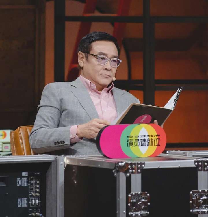 怼哭郭敬明的尔冬升,私下里其实是个爱狗的"小公举"