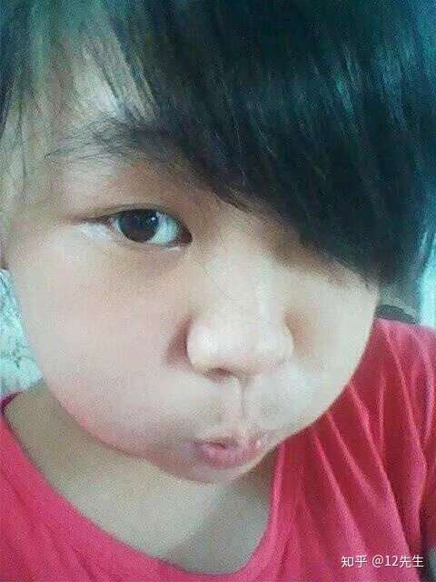 这是我初中杀马特特特特流行的时候跟风留得斜刘海,觉得好看极了!