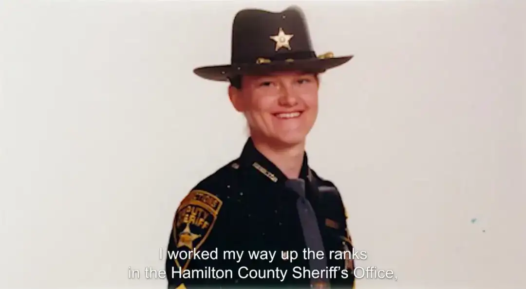 女同性恋警官无端被警长开除 三年后她自己成功当上了警长 知乎