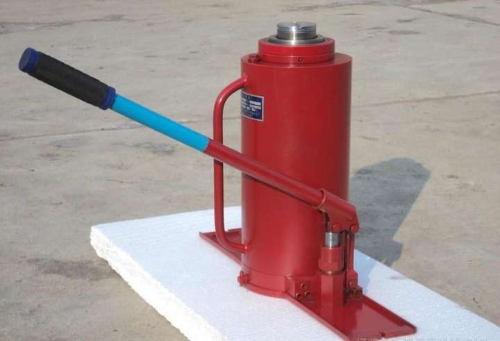 千斤顶 "力大无穷",你真的会用吗?错误用法可能会损害你的爱车