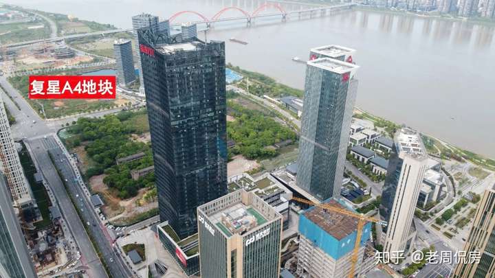 "哪里才是长沙z具投资价值的板块"时,只敲了寥寥几个字回复: 滨江新城