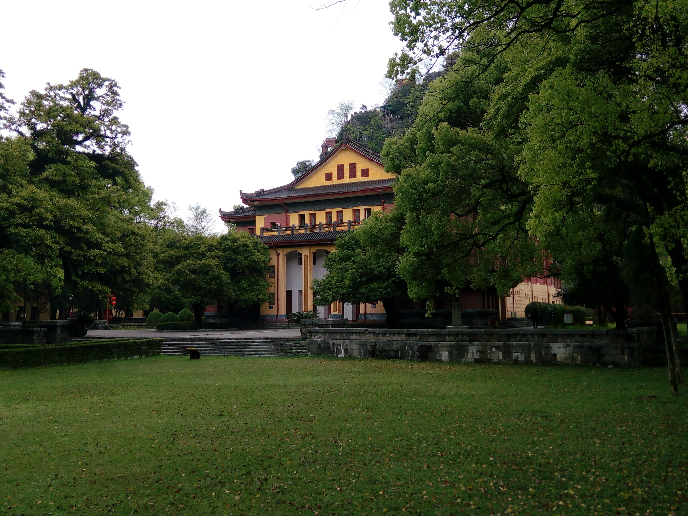 在面积特别小的大学上学是怎样一种体验? - 莫