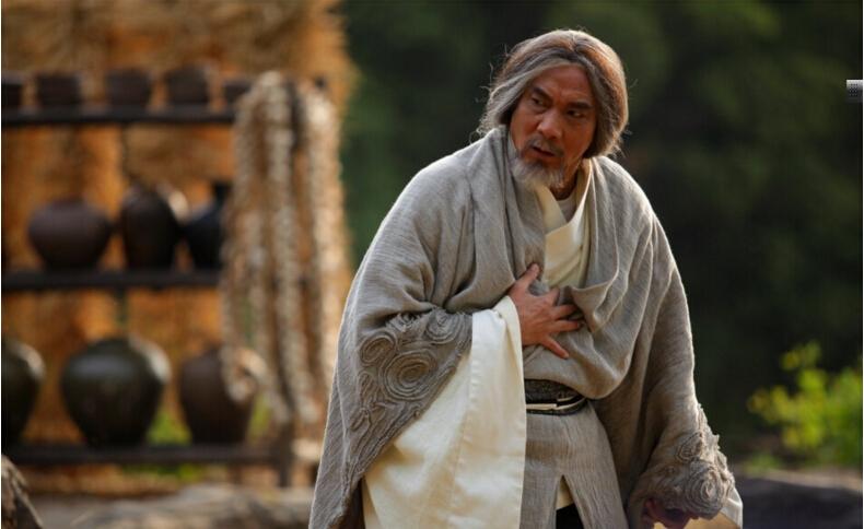 《侠客行》之中有个武林高手谢烟客,外号摩天居士.