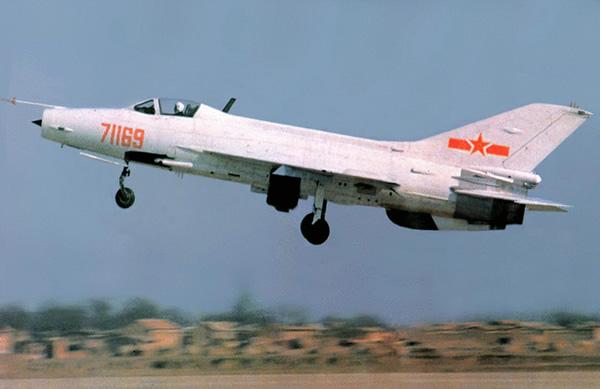 002从歼5到歼31国产战斗机全家福