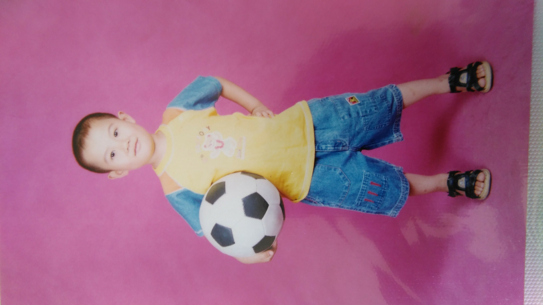 你曾经有没有想过成为一名职业足球运动员? -