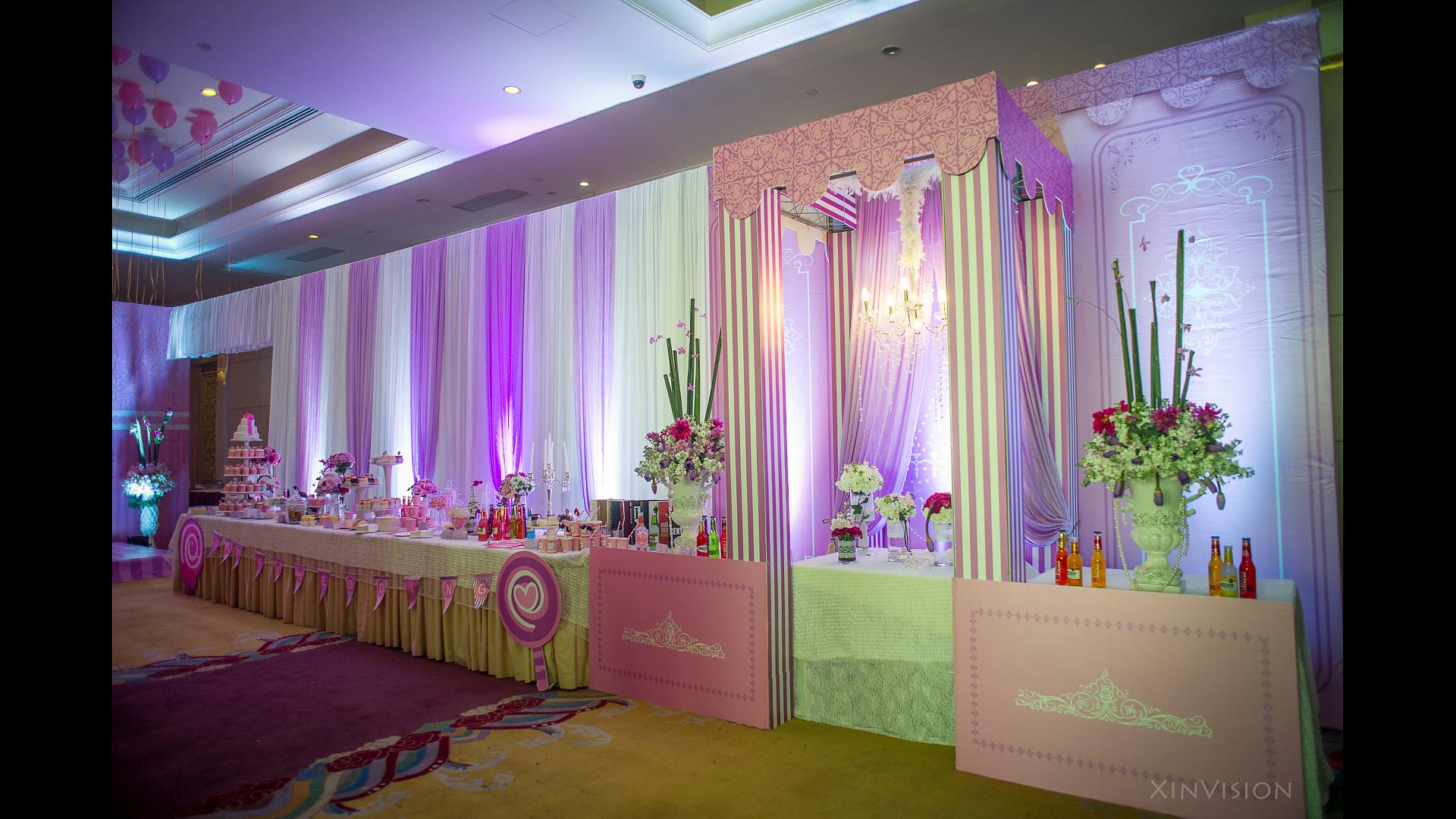 一个蛋糕店老板的婚礼甜品区