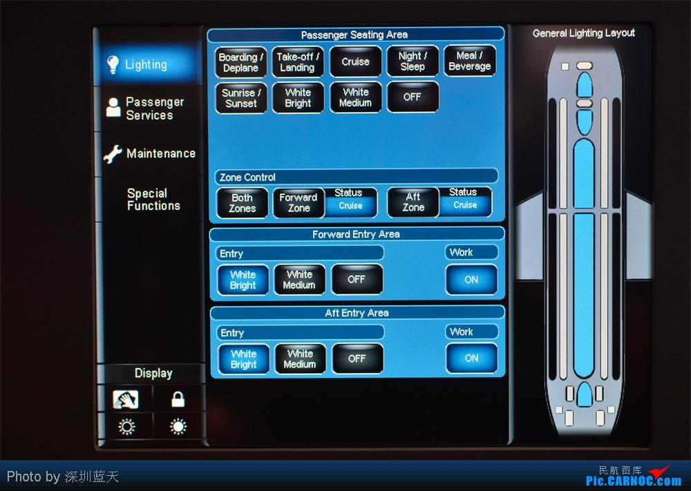四大航空的飞机客舱入口旁的乘务员操作面板是