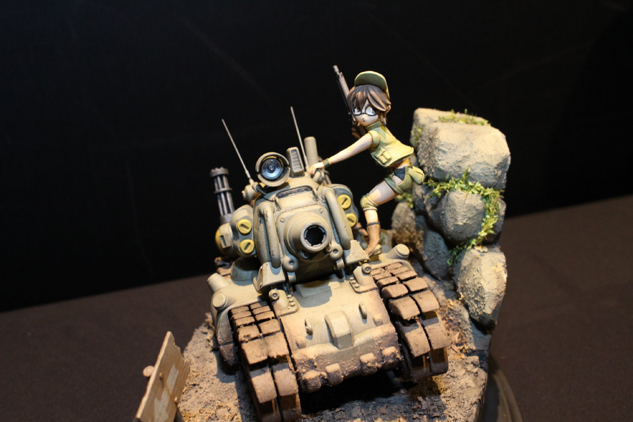 合金弹头就不多介绍了,模型选择了游戏中玩家乘坐的小战车和2代首次