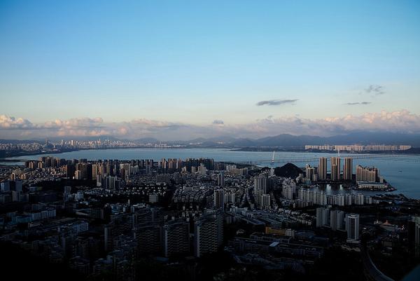 南山俯瞰深圳灣全景(半山腰拍的)